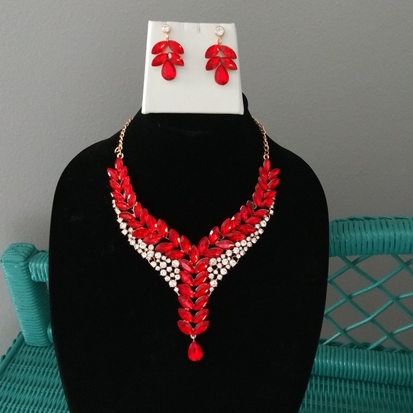 Red Rhinestones New Necklace Set - Picture 4 of 4
